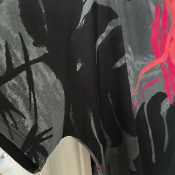 Clara Sun Woo Vibrant Pink and Black Leaf Print top - Picture 3 of 4